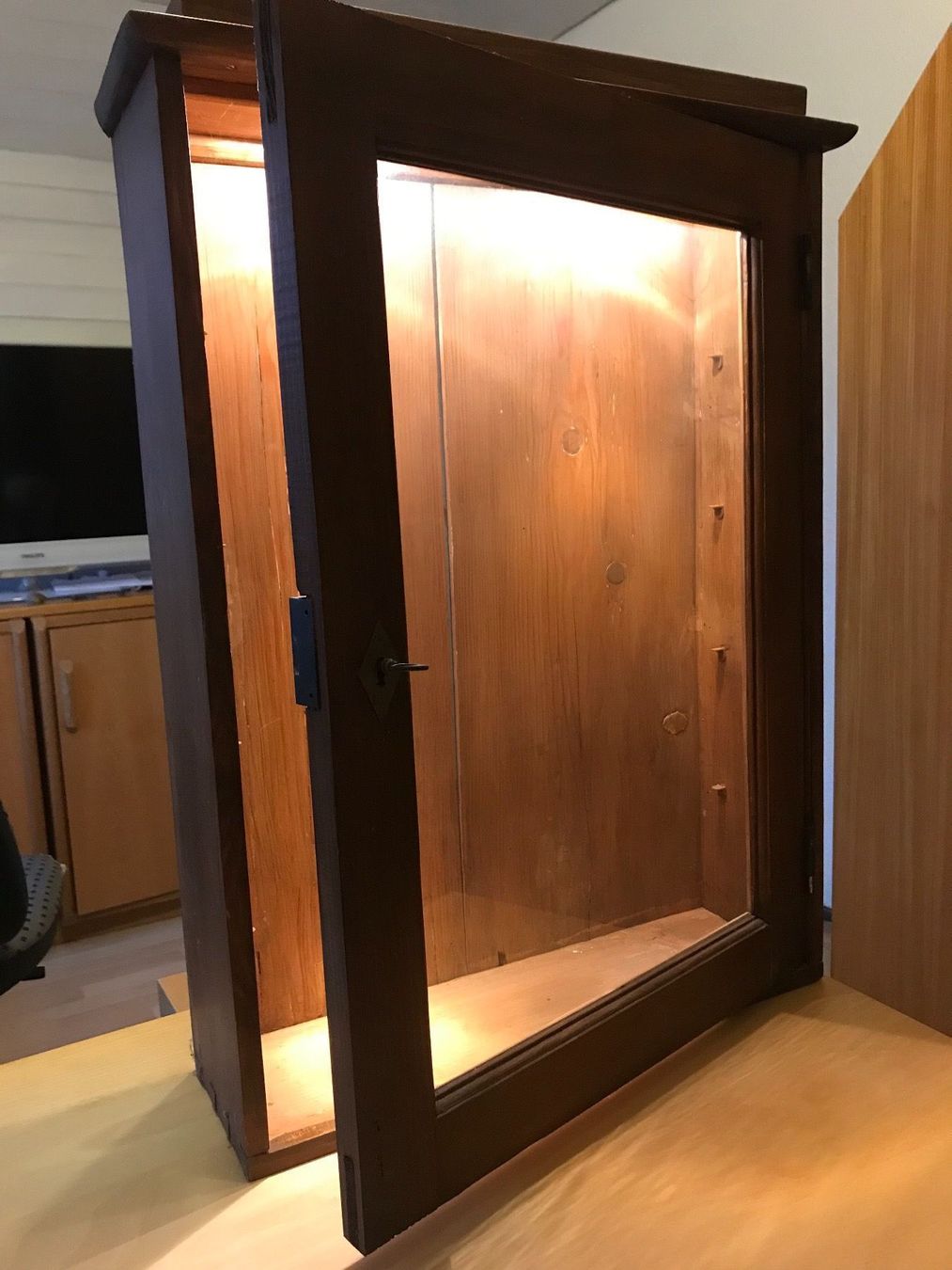 Vetrine: Antike Holzvitrine (beleuchtet) – Usato da Laupen BE venduto da Andu1803 1
