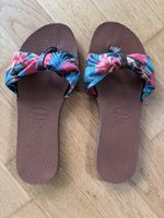 Havaianas Sandalen mit Blumenmuster, Gr. 39