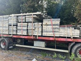 Betonelementschalung mit LKW Anhänger
