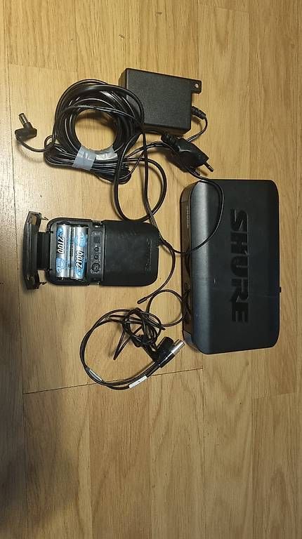 Shure Microphones: Shure BLX 4 HF microphone – D'occasion à martigny par julienperret