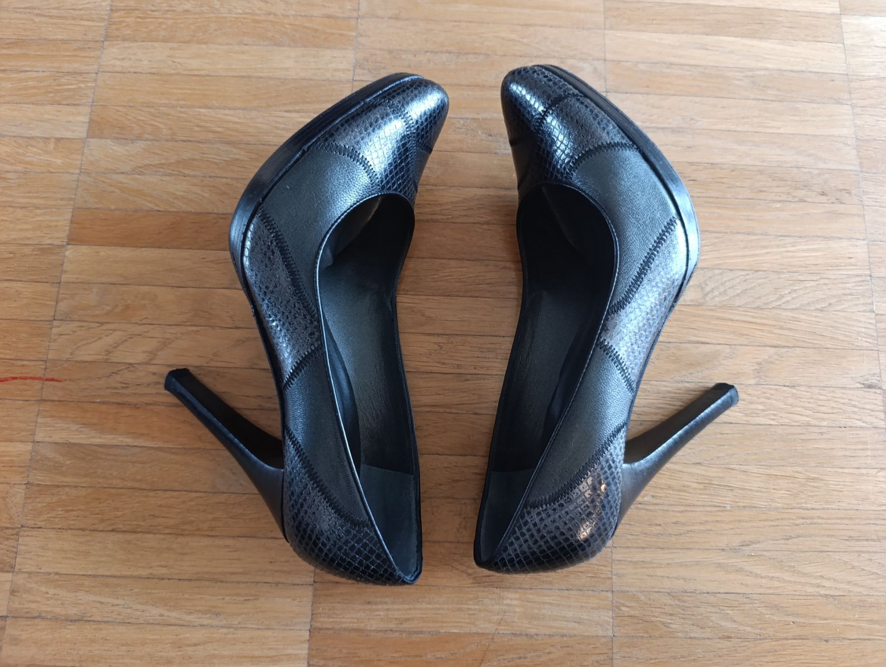 Stuart Weitzman Scarpe da donna: STUART WEIZMAN Snake Pumps Gr 39,5 – Usato da Zürich venduto da VorlonShadow 4