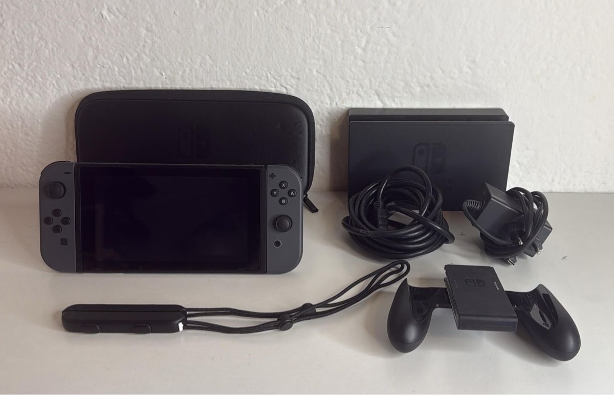 Nintendo Konsolen: Nintendo Switch Console - with a screen protector! – Gebraucht aus Ehrendingen von bubulence 2