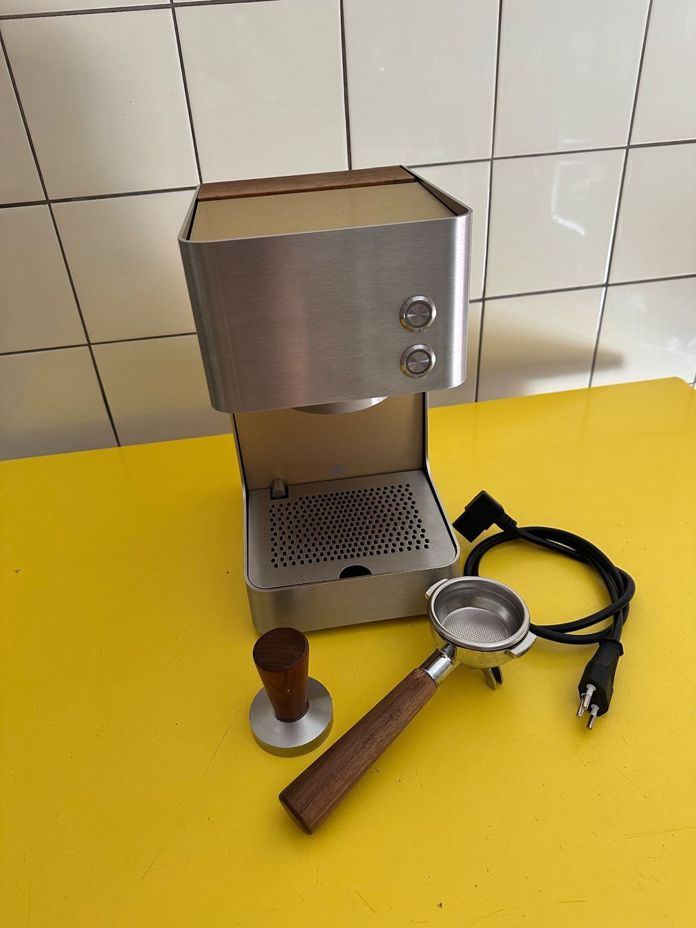 Zuriga Macchine per caffè & Macchine per espresso: Kaffeemaschine ZURIGA express – Usato da Ftan venduto da Titelseite