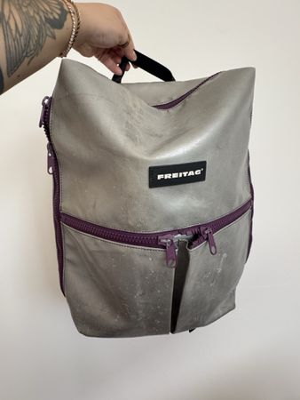 Freitag F49 Fringe Rucksack silber lila Reissverschluss