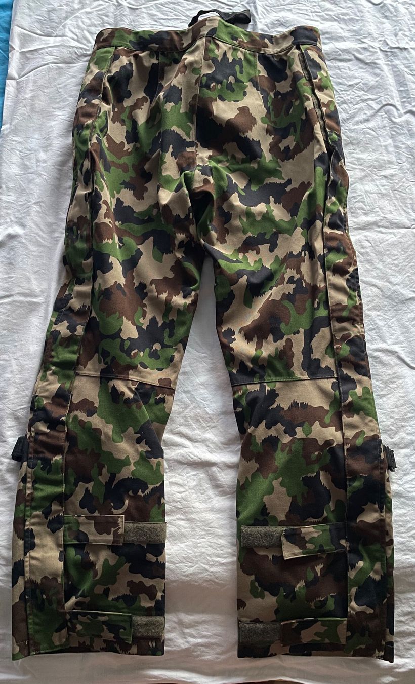Armée suisse Uniformes: Armee Gore Tex Hose  Gr: M – D'occasion à Wila par Lokelo 1