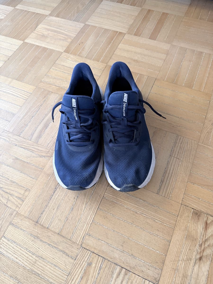 Nike Scarpe da uomo: Nike Revolution 5 gr43 – Usato da Schafisheim venduto da AargauReLoved
