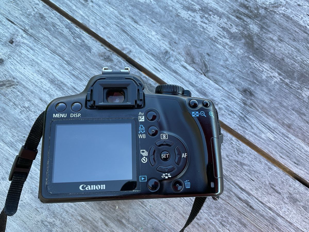 Canon Fotocamera: Canon EOS 1000D: Digitale Spiegelreflexkamera mit Objektiv – Usato da Thalwil venduto da Kleiber50 5