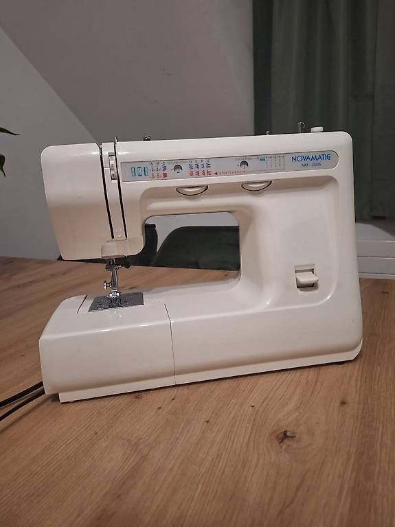 Machines à coudre: Nähmaschine – D'occasion à Madiswil par Oleander2