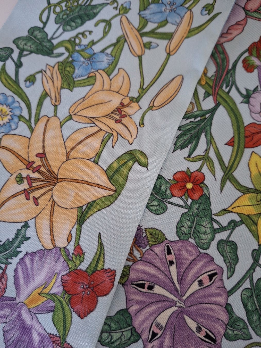Gucci Foulard & Sciarpe: Foulard Gucci floral – Usato da Lausanne venduto da Cognitia 5