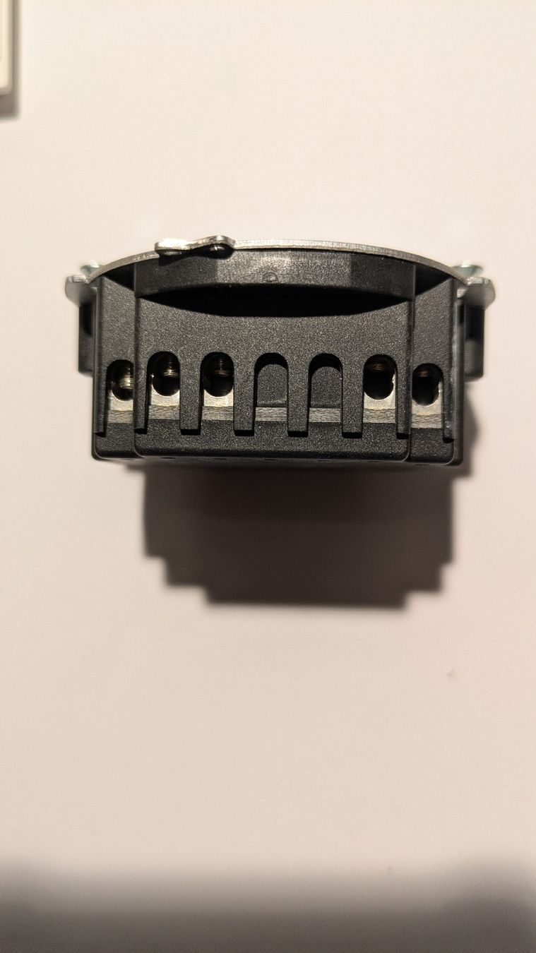 Zeptrion Interruttori: Zeptrion Universal-Dimmer 3306 gebraucht – Usato da Hombrechtikon venduto da Tranqui 2