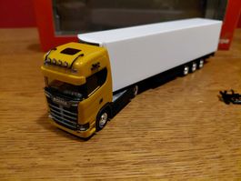 Herpa Scania CS gelb/orange mit Kühlauflieger 1:87