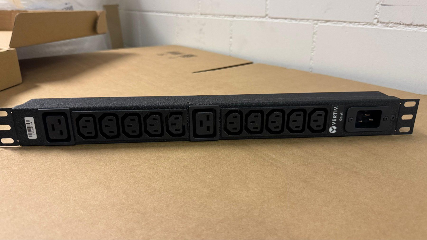 Stromzufuhr: Vertiv Geist MPH2 Managed Rack PDU Stromverteiler 1HE – Neu (gemäss Beschreibung) aus Dietikon von Arimax 2