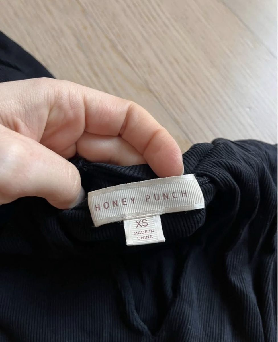 Top: Black body – Nuovo (secondo la descrizione) da Zürich venduto da AlineCr 1
