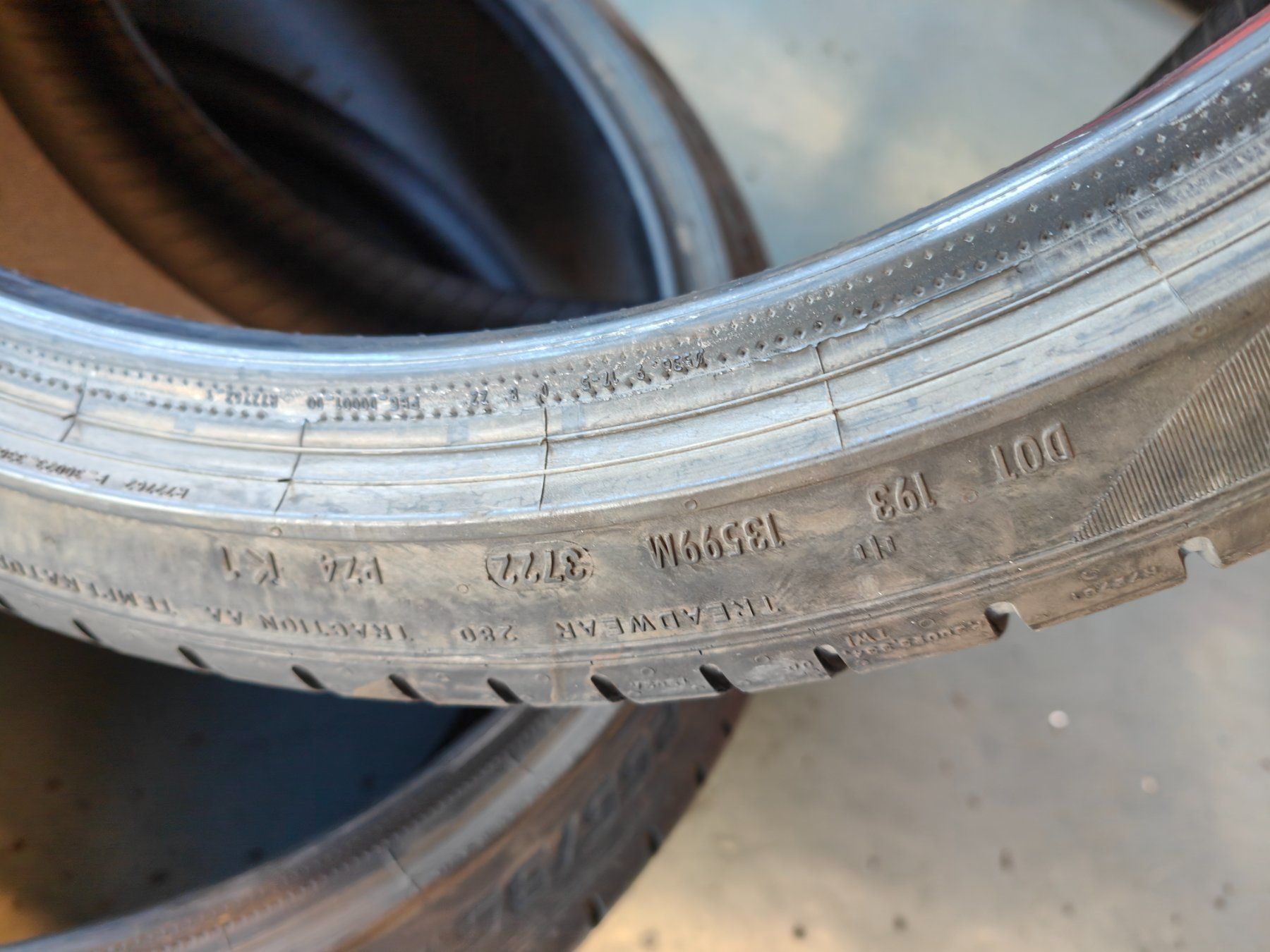 Pirelli Pneus & Kompletträder: Sommerreifen 255/35 R21 – Gebraucht aus Oberengstringen von Reifen-Lagerverkauf 3