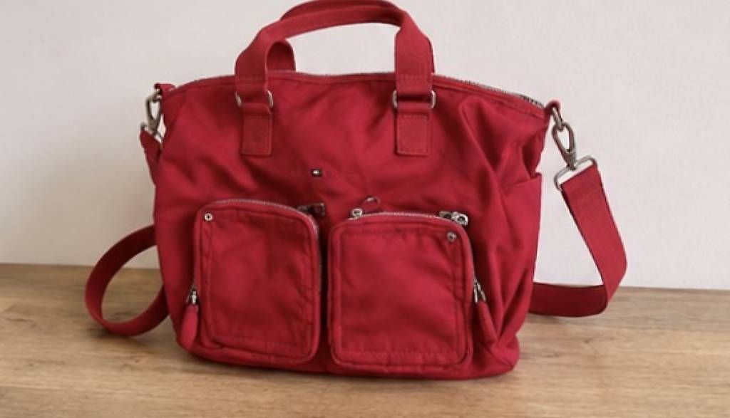 Tommy Hilfiger Taschen: Tommy Hilfiger Tasche Rot – Gebraucht aus Herrliberg von van_essa1234