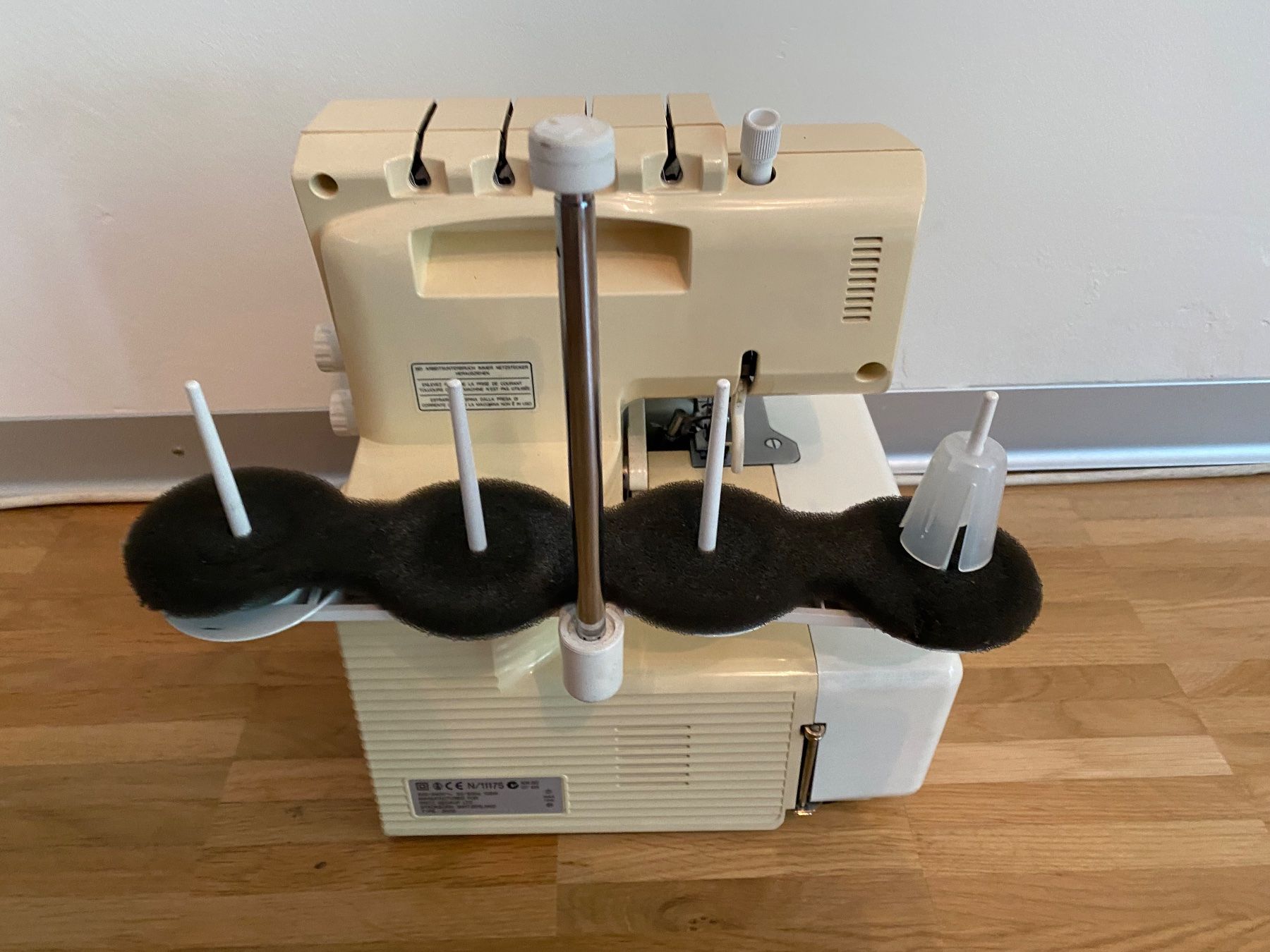 Bernina Macchine da cucire: Bernina Bernette 800 D - Overlock Nähmaschine – Difettoso da Rotkreuz venduto da mia_dc2r 6