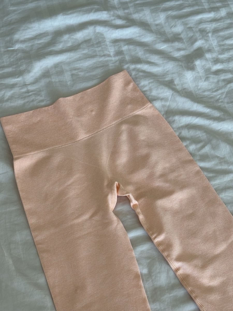 Leggings: Halara Leggings Coral – Nuovo (secondo la descrizione) da Zürich venduto da pop_wv8q 1