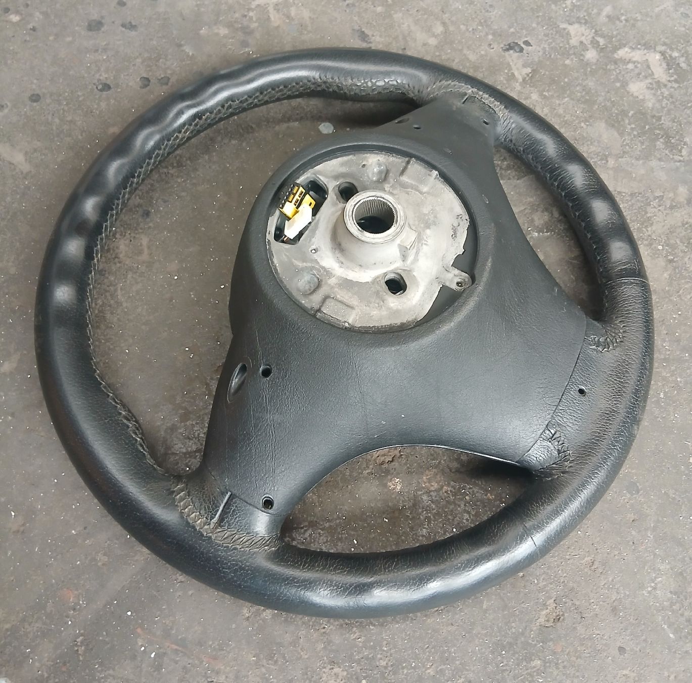 BMW Tutti pezzi di ricambio auto: Volant BMW X3 E83 2004-2010  – Usato da la heutte venduto da Auto-stock 2