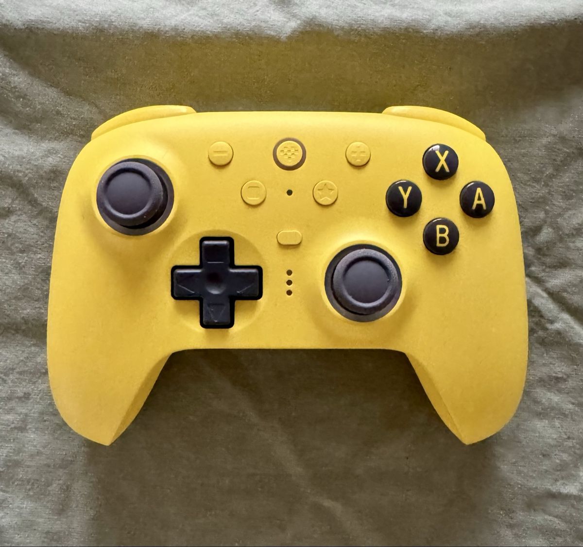 8BitDO Controller: 8BitDo Ultimate 2 Bluetooth Controller - Yellow - Switch 1/2 – Neu (gemäss Beschreibung) aus Dübendorf von tom_fy5q 1