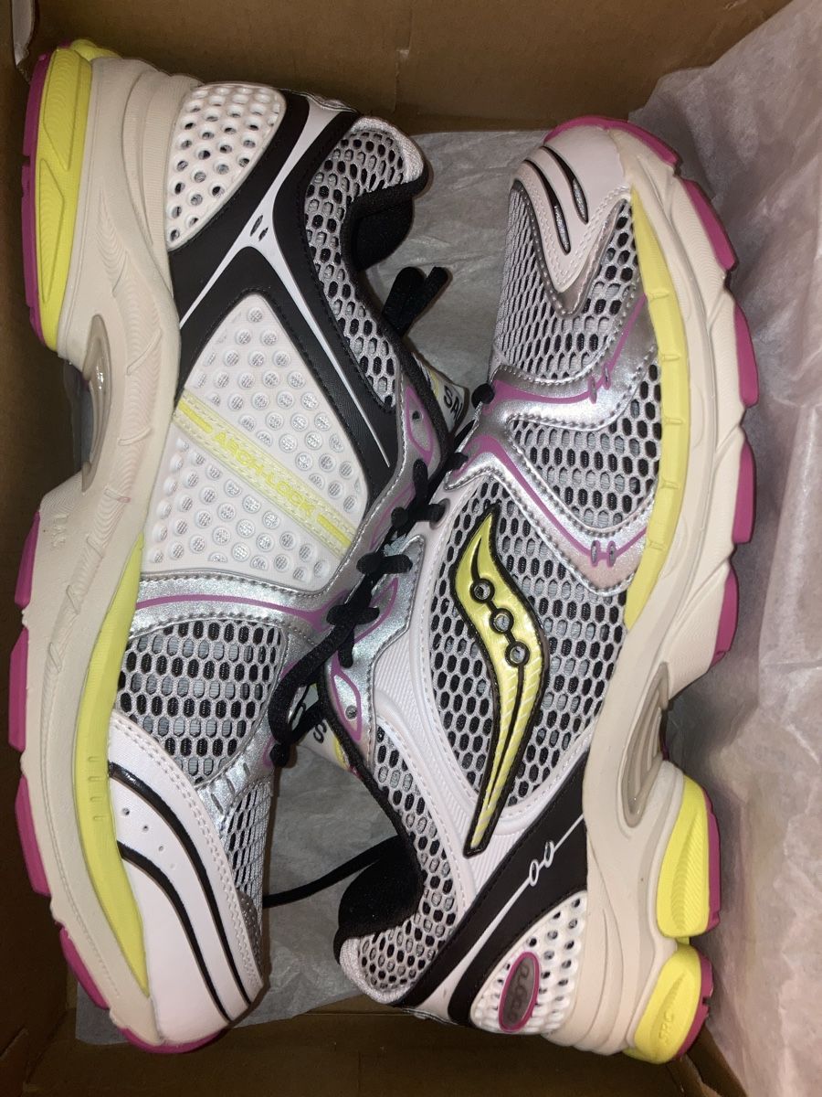 Saucony Herrenschuhe: Saucony pro grid triumph 4 – Neu und originalverpackt aus Villars sur Glâne von billbaroud