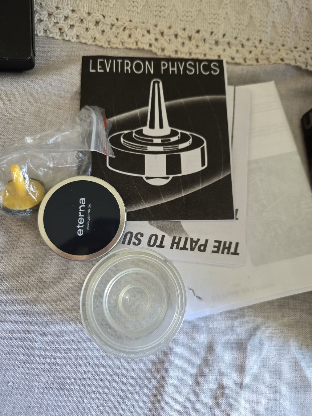 Giochi: Levitron Ultimate Magnetic Floating Top - Fun Physics! – Usato da Zollikofen venduto da Tamyru77 4