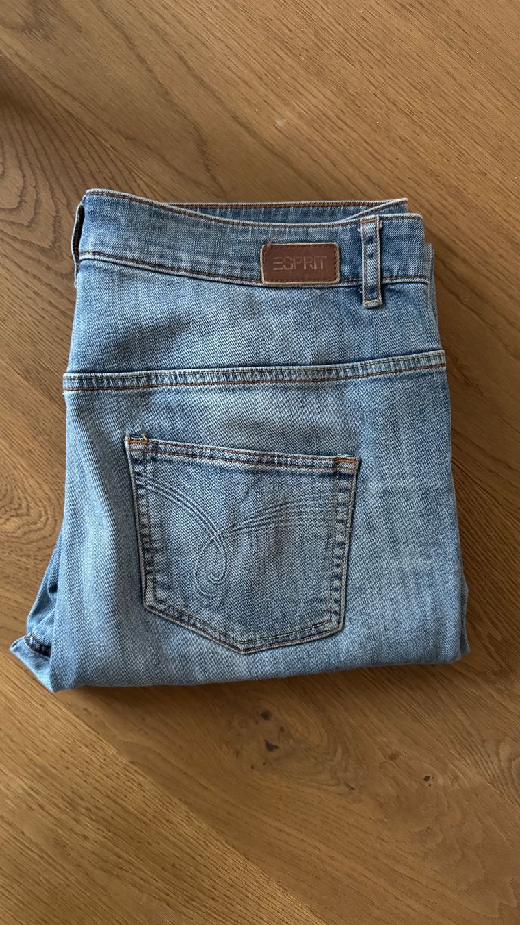 Esprit Jeans: Esprit Damen Caprijeans in Gr 32 – Usato da Riehen venduto da To120 6