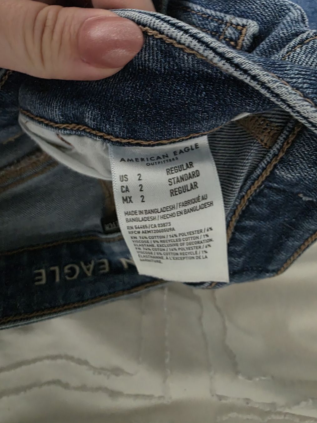 American Eagle Jeans: American Eagle Mom Jeans Blue Size US 2 Regular Cut – Gebraucht aus Hombrechtikon von moonwaterqueen 2