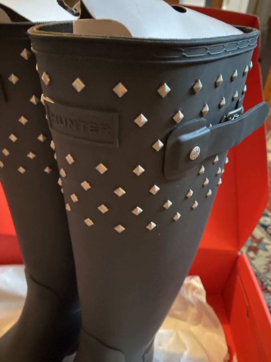 Hunter Scarpe da donna: Bottes de pluie Hunter noires cloutées-  T.40 – Nuovo e nell'imballaggio originale da Genolier venduto da ber_j8yx 1