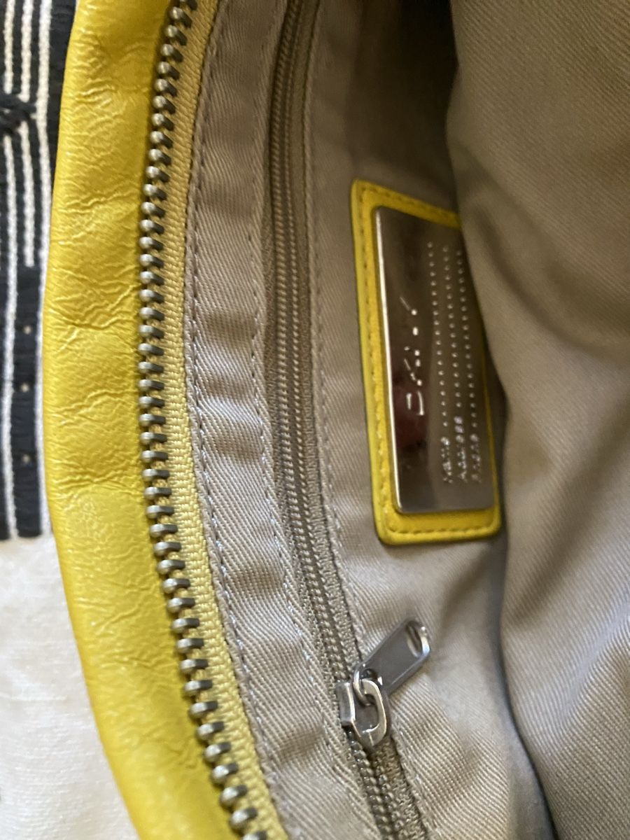 DKNY Sacs femmes: Vintage Leder Clutch DKNY – D'occasion à Zürich par linlin02 4