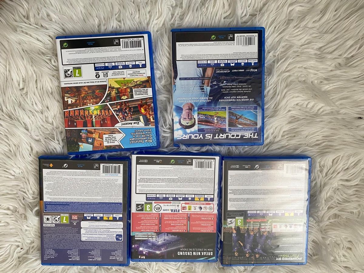 Sony Konsolen: Ps 4 pro + 2 controller und 5 spiele – Gebraucht aus Safenwil von ani_c6mf