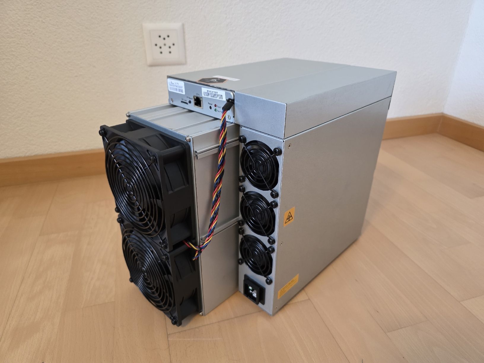 Bitmain Coin Miner: Bitmain Antminer L9 17G – Usato da Rothrist venduto da network289