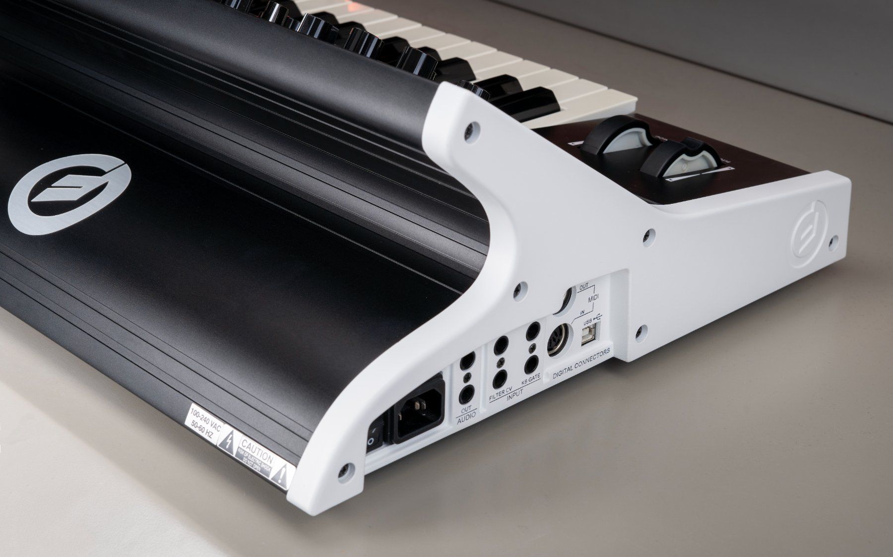 Moog Instruments de musique: Moog Sub Phatty im einzigartigen Design – D'occasion à Wallisellen par ZoltanRakosi 5