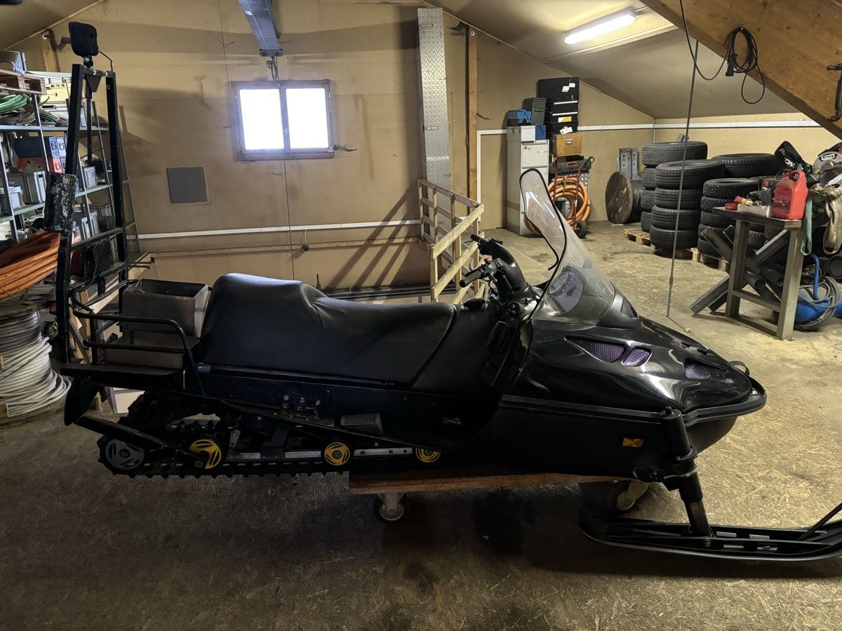 Ski-Doo Altro: Schneetöff Schneemobil Ski-Doo – Usato da Unteriberg venduto da Aukver 3