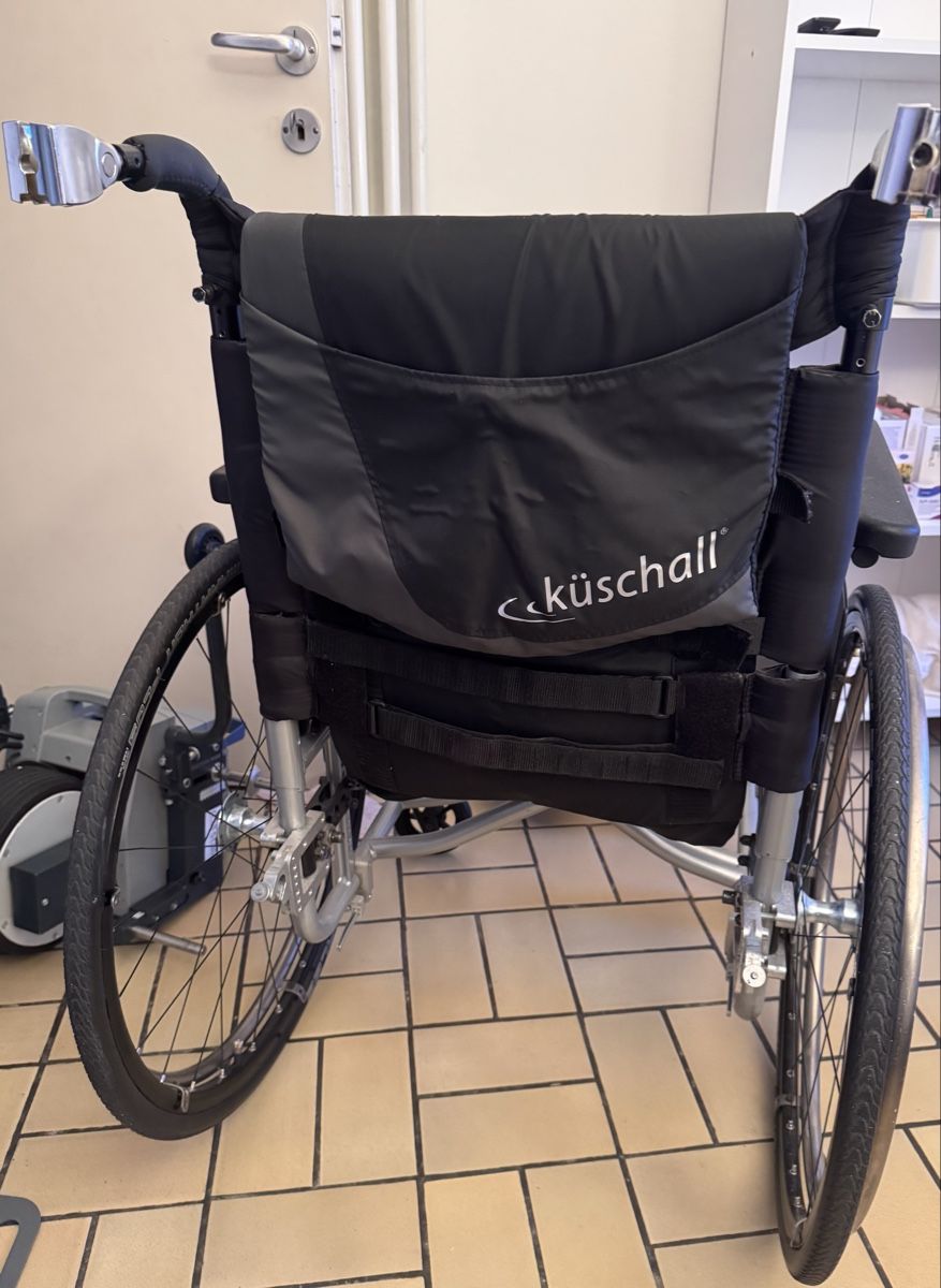 Rollstühle: Sedia a rotelle con motore elettrico – Gebraucht aus Locarno von tos_tgc9 2