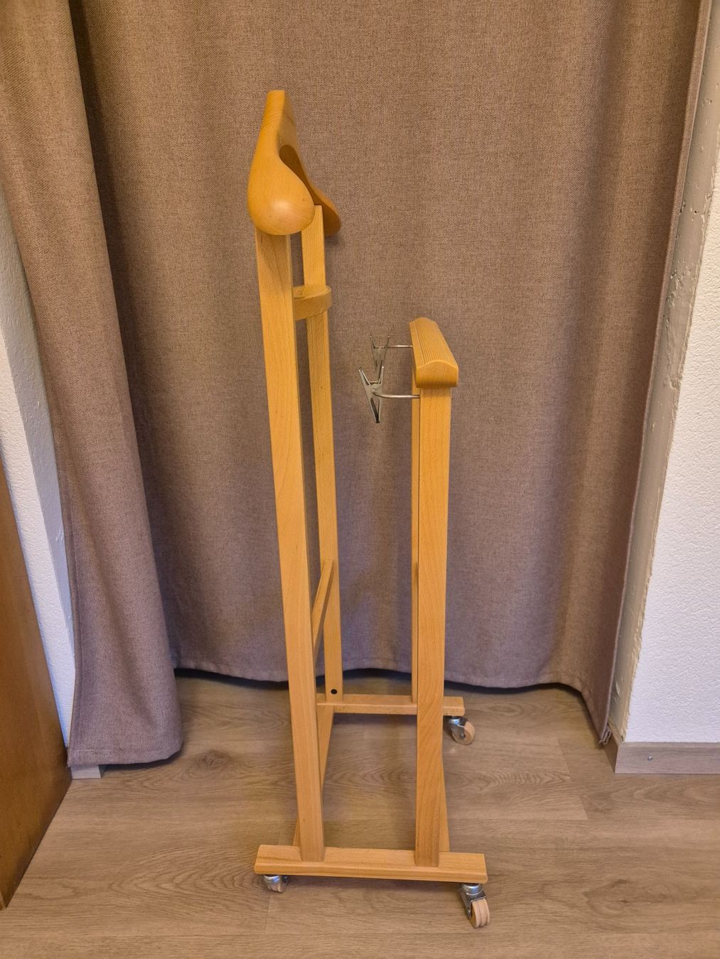 Garderobe: Herren Diener aus Holz – Gebraucht aus Egerkingen von Castel77 2