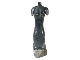 Skulptur weiblicher Torso auf Sockel