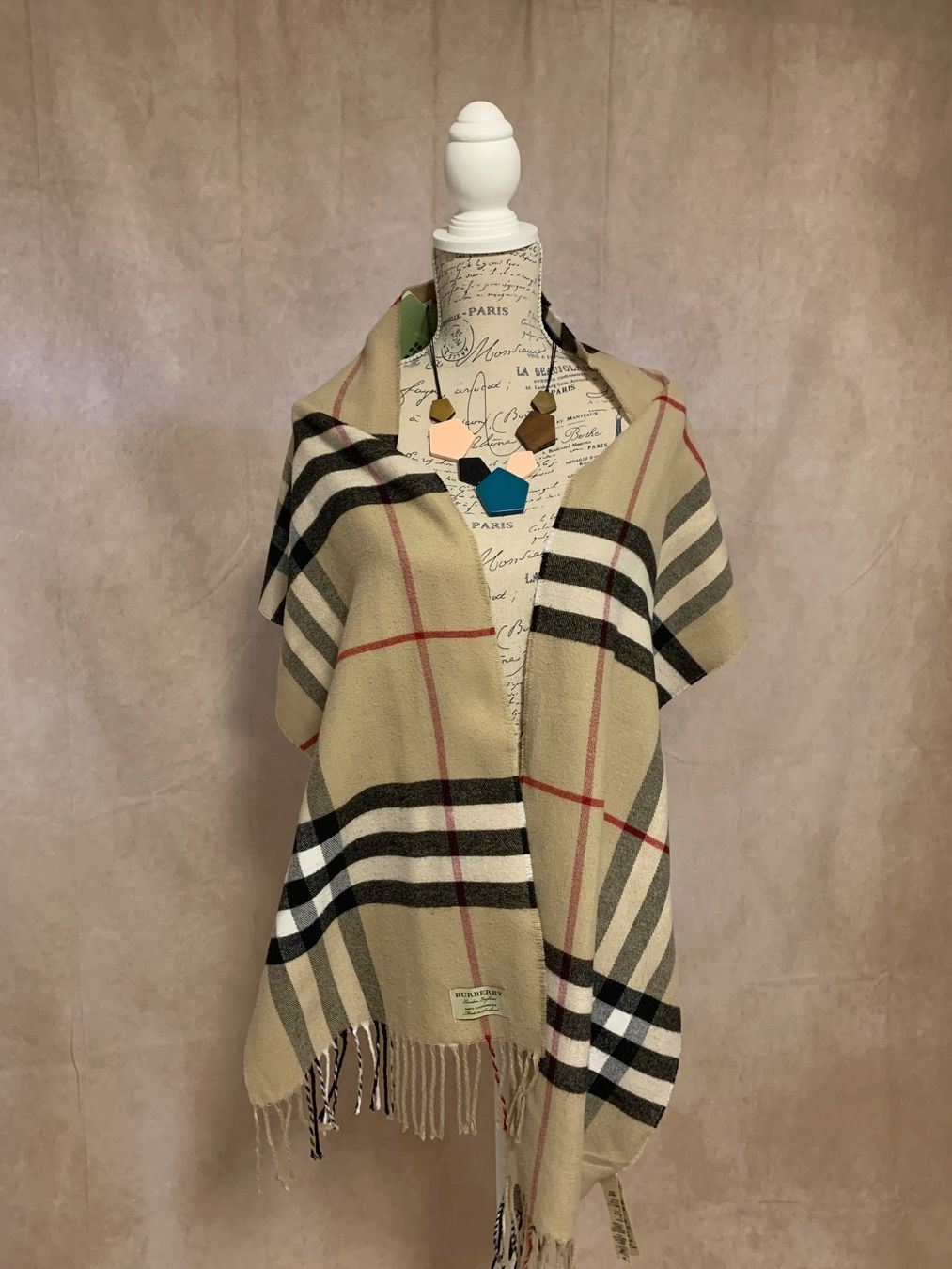 Burberry Foulard & Sciarpe: NEU Burberry Schal cashmere – Nuovo e nell'imballaggio originale da Gipf-Oberfrick venduto da Moneypenny 3