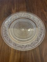 Glasteller mit Verzierungen und zentraler Musterung Vintage