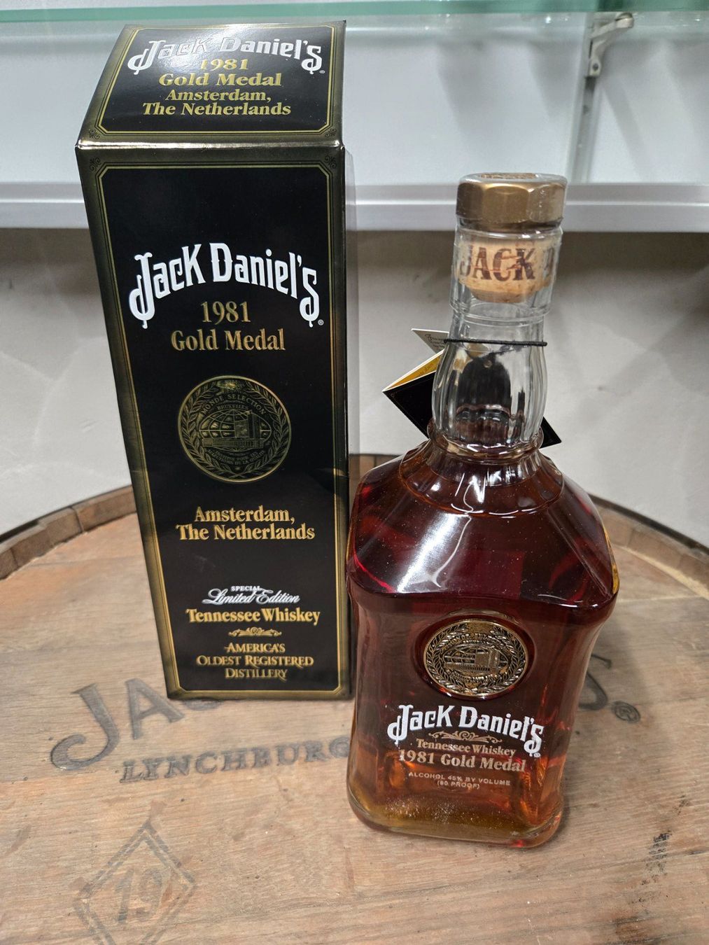 Jack Daniels Bevande alcoliche: Jack Daniel's 1981 Gold Medal – Nuovo e nell'imballaggio originale da Kirchberg BE venduto da Cardinal71