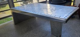 Metall tisch flug