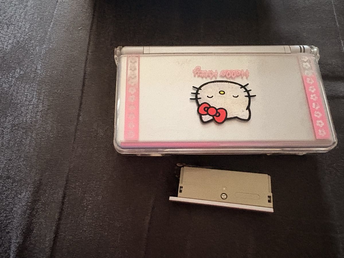 Nintendo Console: Console Nintendo DS Lite argent avec étui Hello Kitty – Usato da Carouge GE venduto da irma016 3