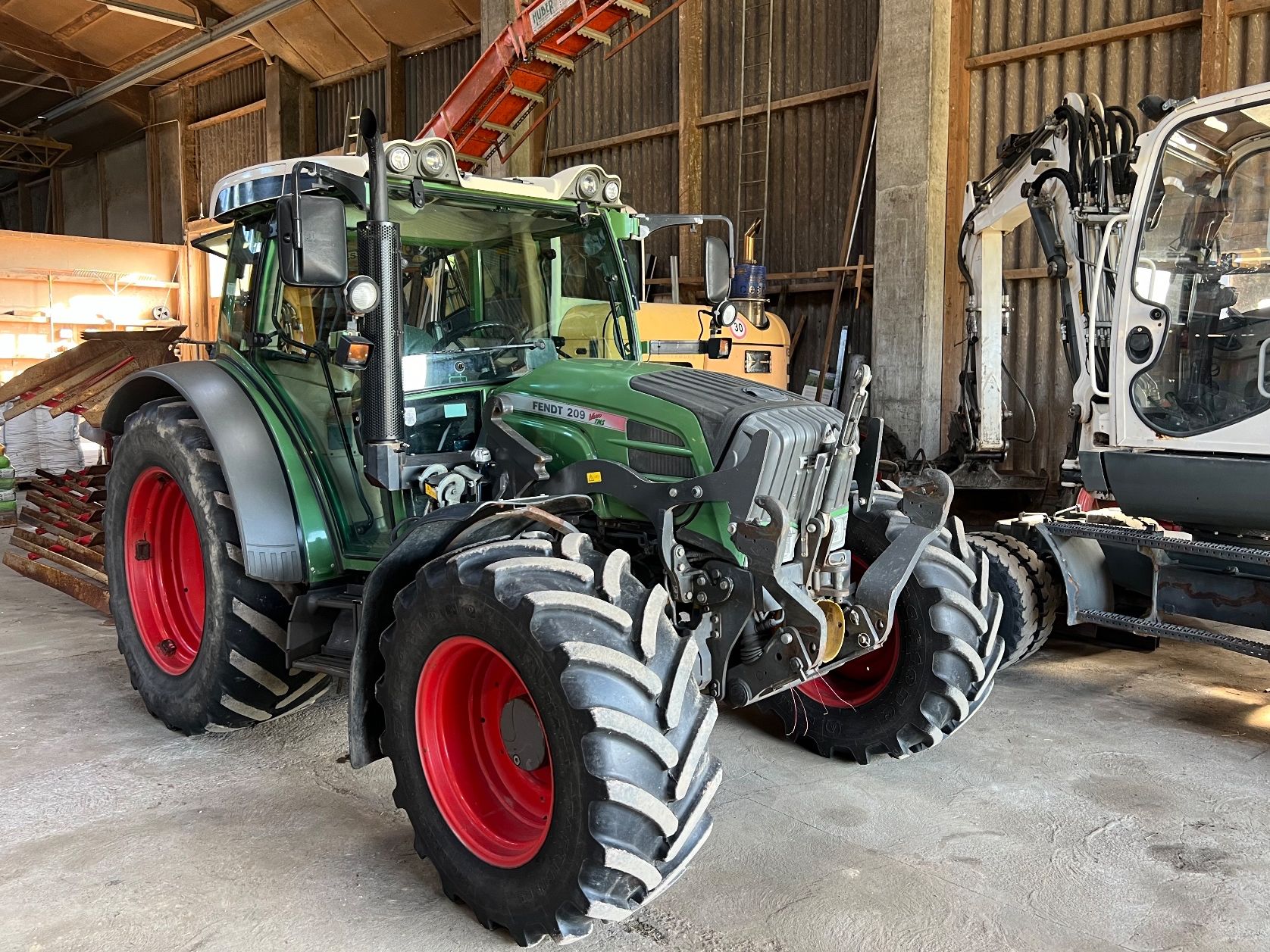 Fendt Trattori: Fendt 211 Vario Vollaustattung – Usato da Emmenbrücke venduto da Calida1 1