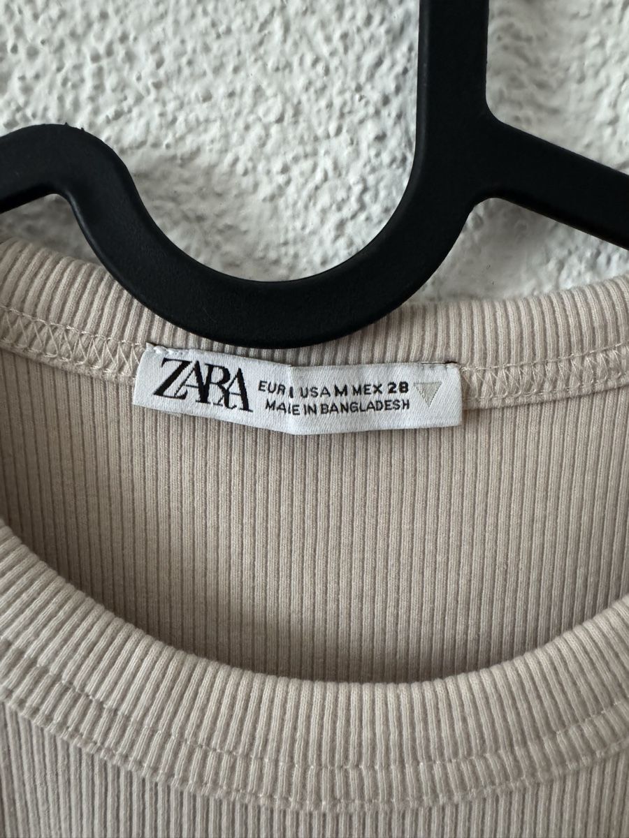 Zara T-shirt: Tshirt – Usato da Effretikon venduto da ajl_rwt5 1
