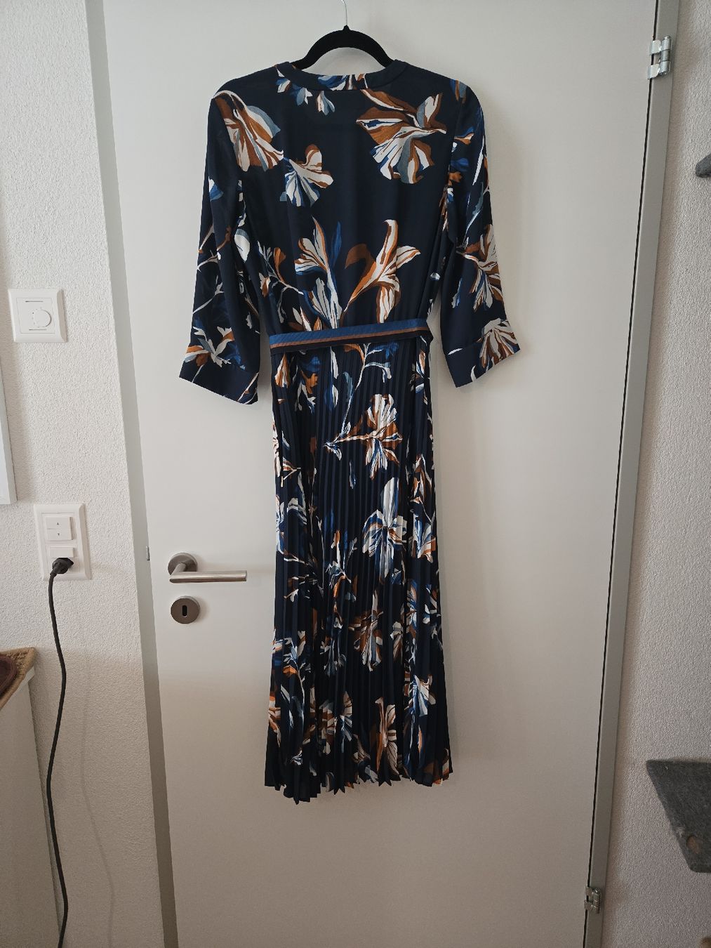 Hugo Boss Kleider: Damen Kleid BOSS Grösse 36 – Neu (gemäss Beschreibung) aus Weinfelden von lexamo94 4