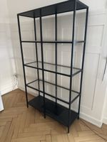 Schwarzes Regal mit Glasböden Metallgestell 5 Etagen guter Z