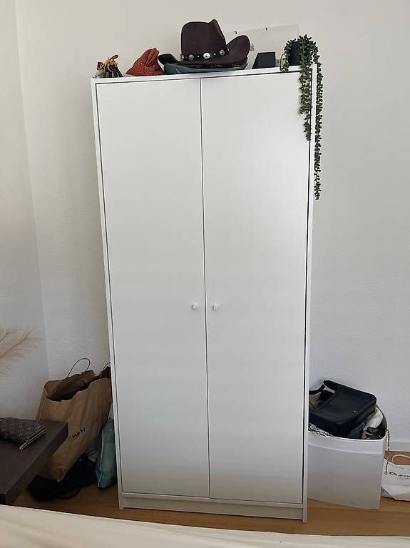 Armadi: Kleiderschrank  – Usato da Zürich venduto da cat_q6jy 1