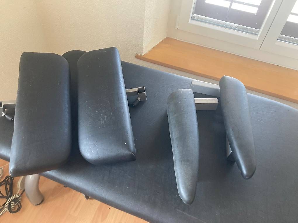 Sedie a sdraio: Elektrische Massageliege – Usato da Lenzburg venduto da Dtigerkralle 3