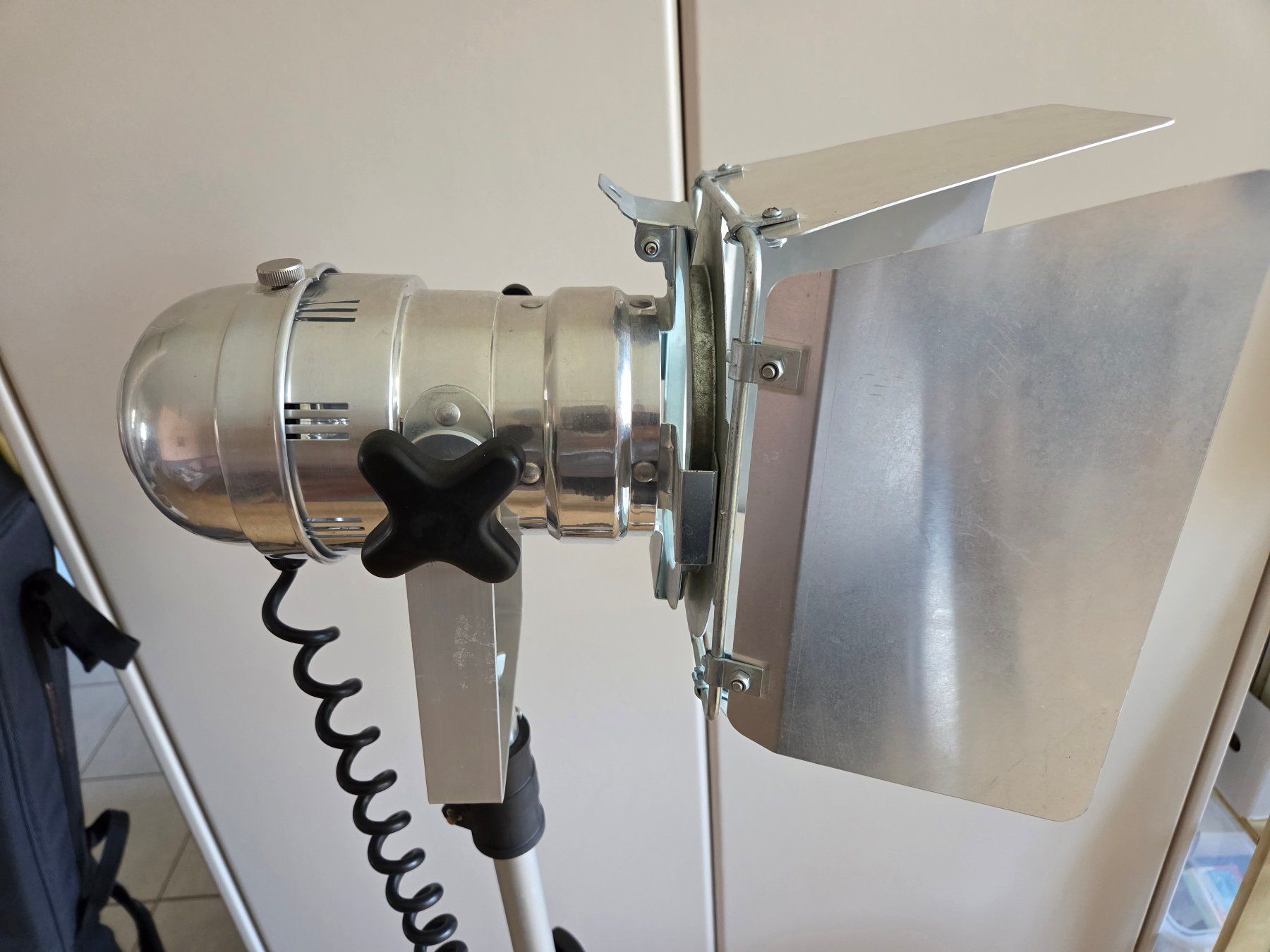 Lampade: Scheinwerfer, Stehlampe, Spot mit Stativ – Usato da Winterthur venduto da Annie-Hall 2