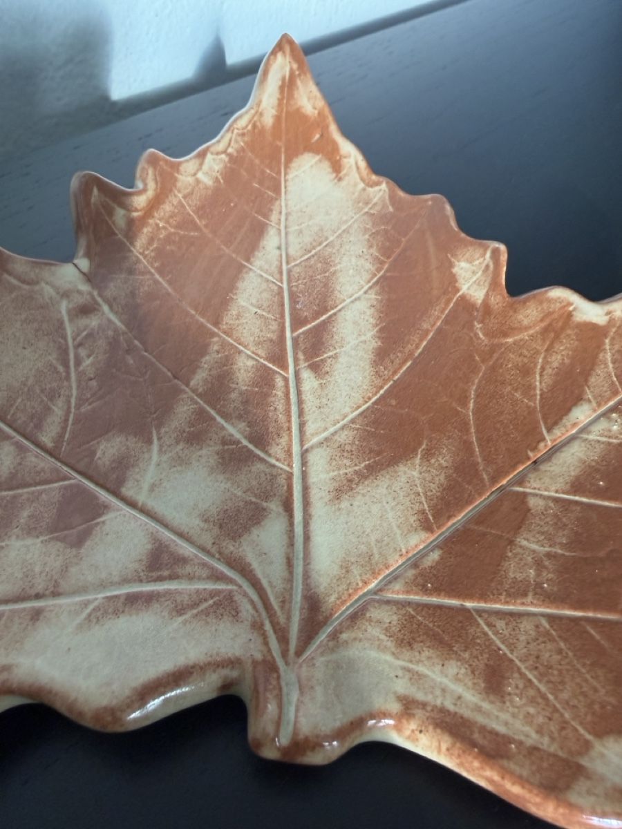 Toutes les décorations: Keramik Schale Blatt Form  – D'occasion à Widnau par kustercarmen 1