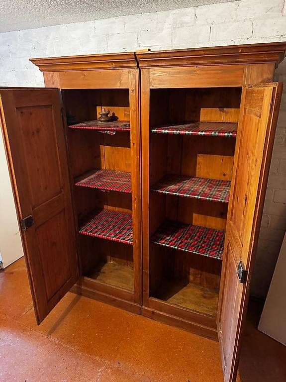 Armadi: Antiker Holzschrank / Kleiderschrank / Vantage – Usato da Schmitten FR venduto da kueddelmaier